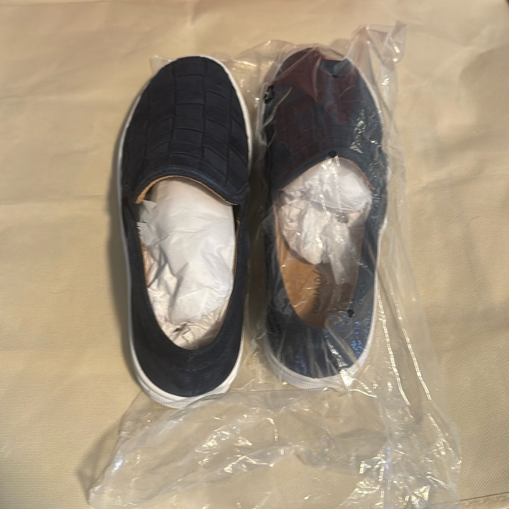 Donald Pliner- Navy Sport Suede Shoes